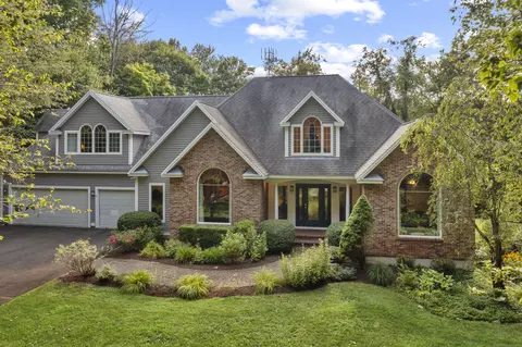381 Weatherly Trl, Guilford, CT 06437