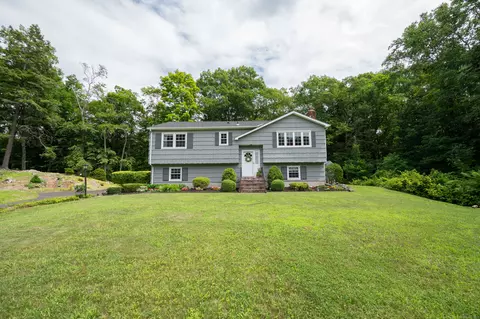 17 Three Partners Rd, Danbury, CT 06811