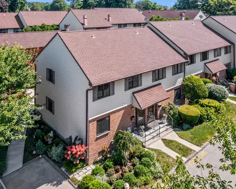 202 Soundview Ave #14, Stamford, CT 06902