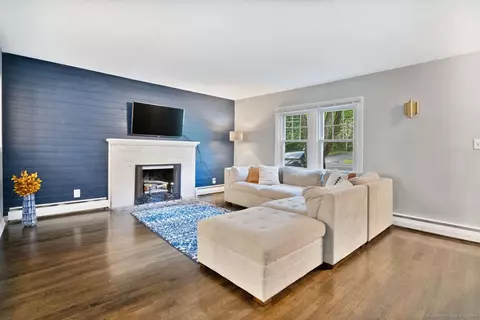 327 N Maple St, Enfield, CT 06082