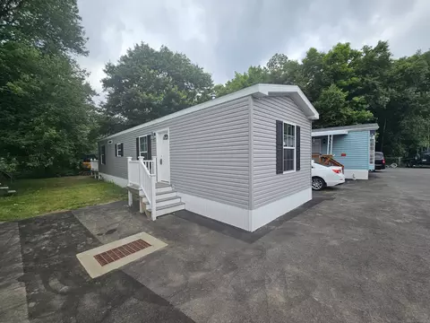 1402 Waterbury Rd #4, Thomaston, CT 06787