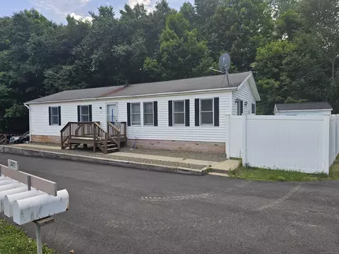 1402 Waterbury Rd #7, Thomaston, CT 06787