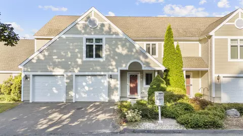 2 Easton Pl #2, Avon, CT 06001