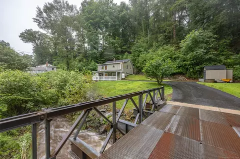34 Lakemere Dr, Southbury, CT 06488