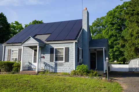 391 Elm St, Enfield, CT 06082