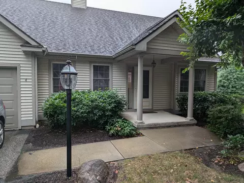 4 Chestnut Ln #4, East Lyme, CT 06357