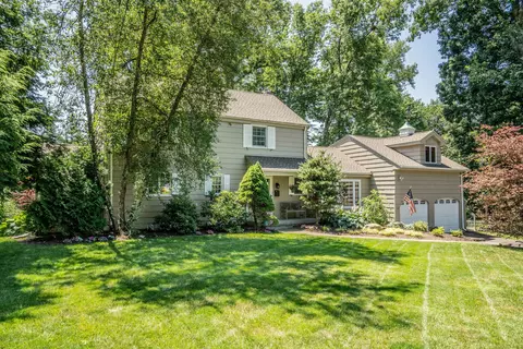 33 Cliffmore Rd, West Hartford, CT 06107
