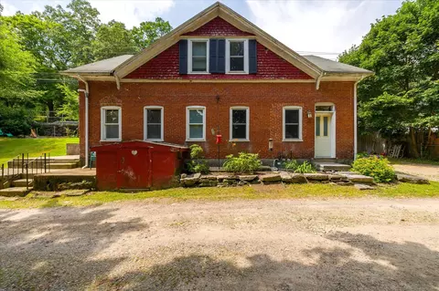 977 Riverside Dr, Thompson, CT 06255