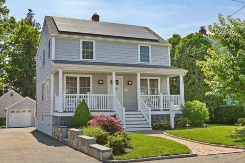 92 Ann St, Fairfield, CT 06824