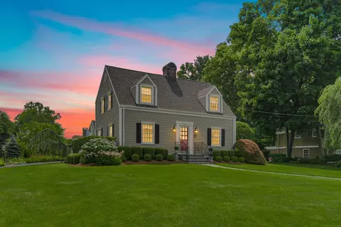 60 Deerfield Dr, Trumbull, CT 06611