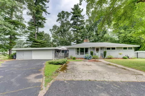 10 Oak Rd, Enfield, CT 06082