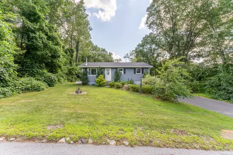5 Lester Dr, Plainfield, CT 06374
