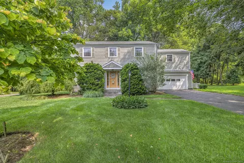 19 Springwood Dr, Trumbull, CT 06611