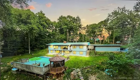 237 Duncaster Rd, Bloomfield, CT 06002