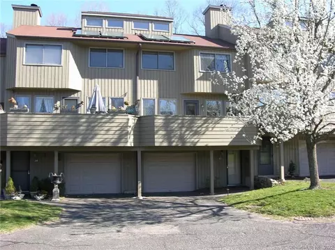 57 Far View Cmns #57, Southbury, CT 06488
