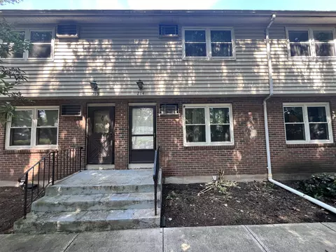 214 Blackstone Vlg #214, Meriden, CT 06450