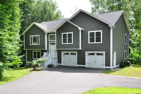 118 Burbank Rd, Ellington, CT 06029