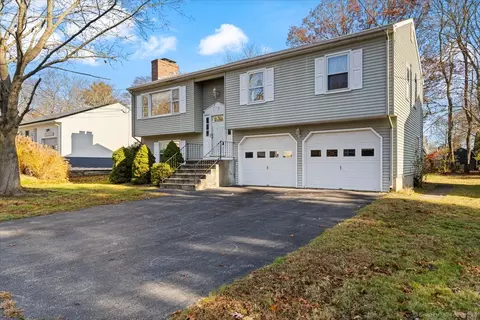 18 Robbins Ave, Old Lyme, CT 06371