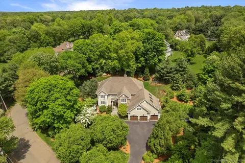 84 Hampton Close Close, Orange, CT 06477