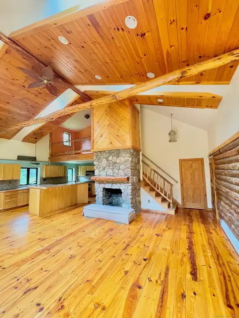 89 Old Stagecoach Rd, Granby, CT 06035