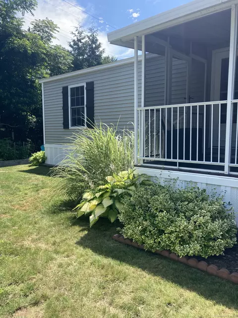 10 Oak Dr, Westbrook, CT 06498