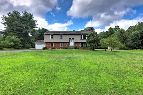 321 Mohegan Rd, Shelton, CT 06484