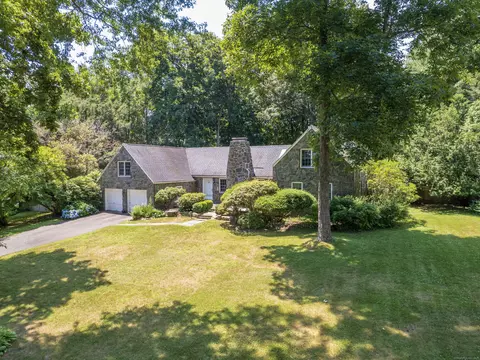 21 Sturges Cmns, Westport, CT 06880