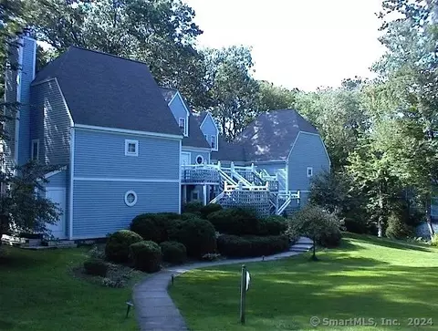 1113 Old Pond Ln #1113, Norwich, CT 06360