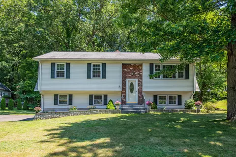 45 Beechwood Dr, Meriden, CT 06450