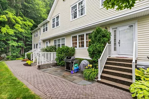 631 Danbury Rd #34, Ridgefield, CT 06877