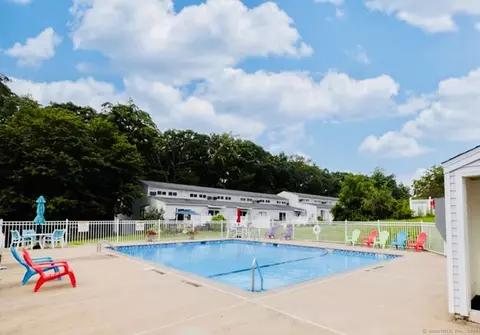 50 E Hill Rd #5B, Canton, CT 06019