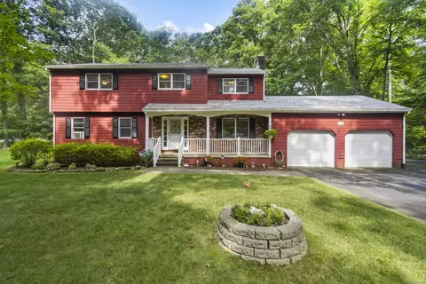 15 Ferro Dr, East Lyme, CT 06333