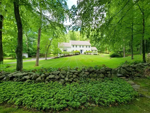 27 Armand Pl, Ridgefield, CT 06877