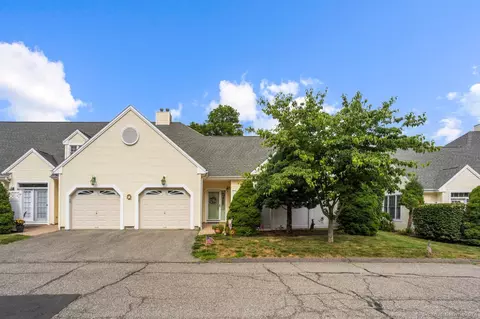 19 Southwick Ct N #19, Milford, CT 06461