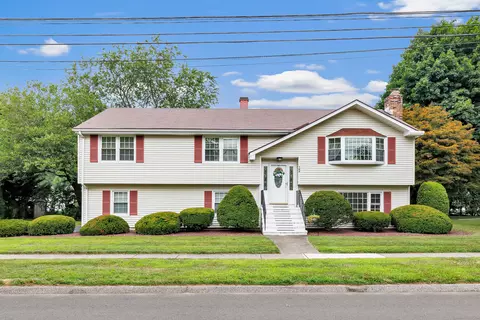 100 Sheffield Cir, Stratford, CT 06614