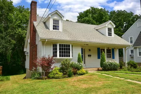 27 Tanner St, Manchester, CT 06042