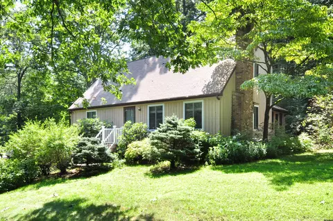 15 Glen Rd, Granby, CT 06035