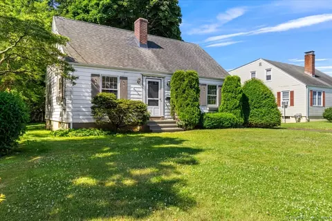 5 Mckinnel Ct, Branford, CT 06405