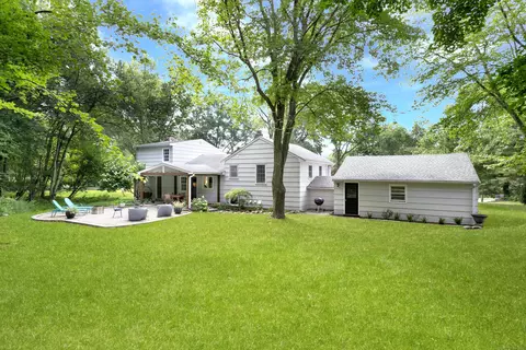 70 Juniper Ln, Fairfield, CT 06890