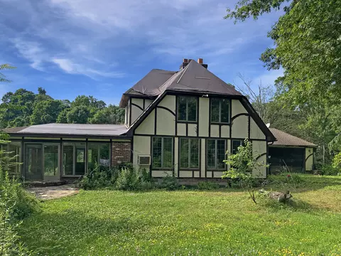 1966 Corene Dr, Hamden, CT 06514