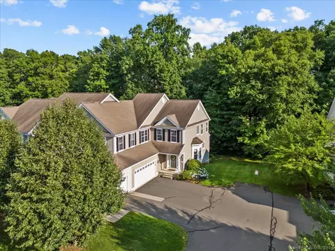 97 Barkledge Dr #97, Newington, CT 06111