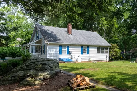 15 Woodland Dr, Lebanon, CT 06249