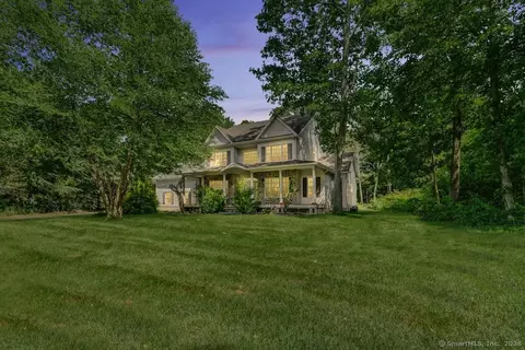 9 Jem Woods Rd, Oxford, CT 06478