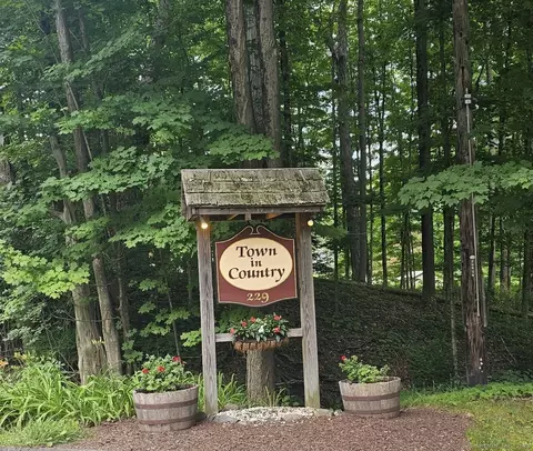 229 Bacon Pond Rd #134, Woodbury, CT 06798