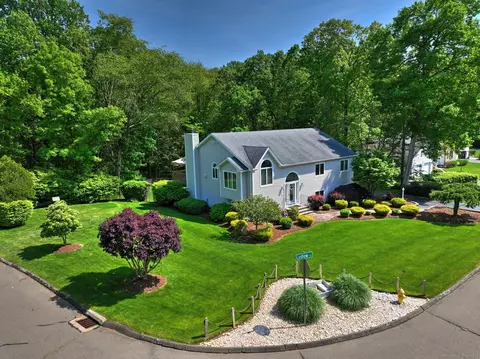 2 Ludlow Ct, Branford, CT 06405