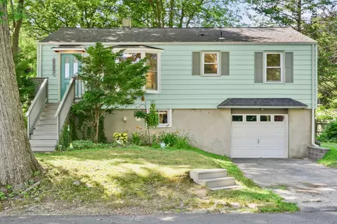 18 Oakdale St, Milford, CT 06460