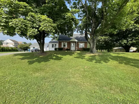 1996 Chamberlain Hwy, Berlin, CT 06037