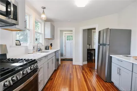 81 Pratt St, Glastonbury, CT 06033