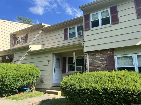 37 Lantern Park Dr #4, Naugatuck, CT 06770