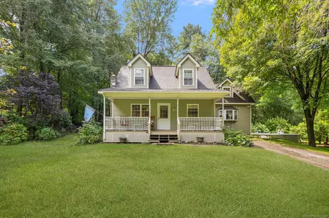152 Cherry Hill Rd, Pomfret, CT 06259